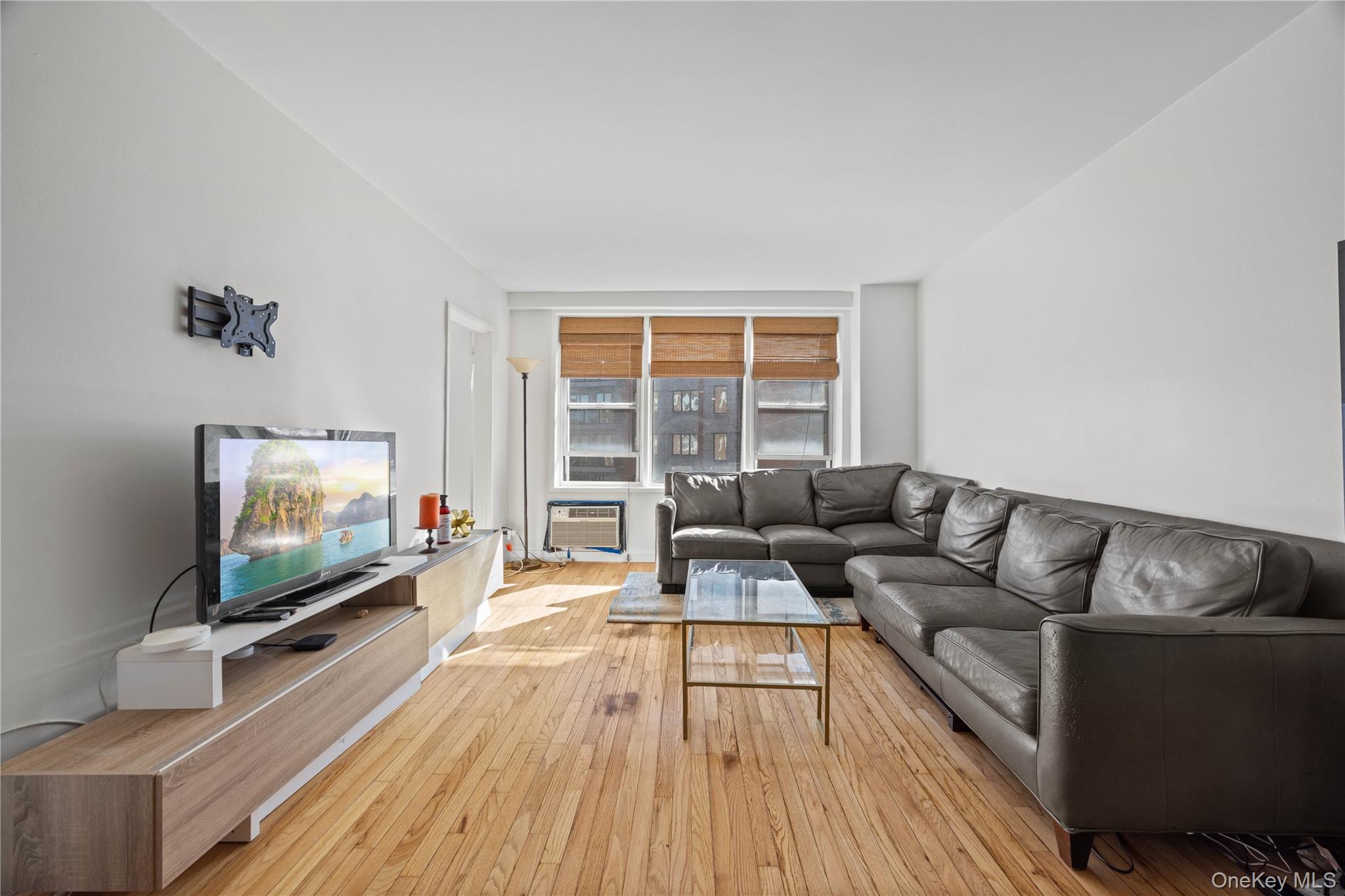 #20 photo, 2736 Independence Avenue, ブロンクス区 Bronx , NY 10463