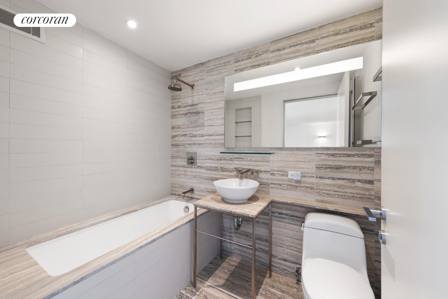 #4 photo, New York City, マンハッタン Hells Kitchen , NY 10019