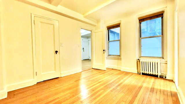 #4 photo, 325 W 45TH Street, マンハッタン Hells Kitchen , NY 10036