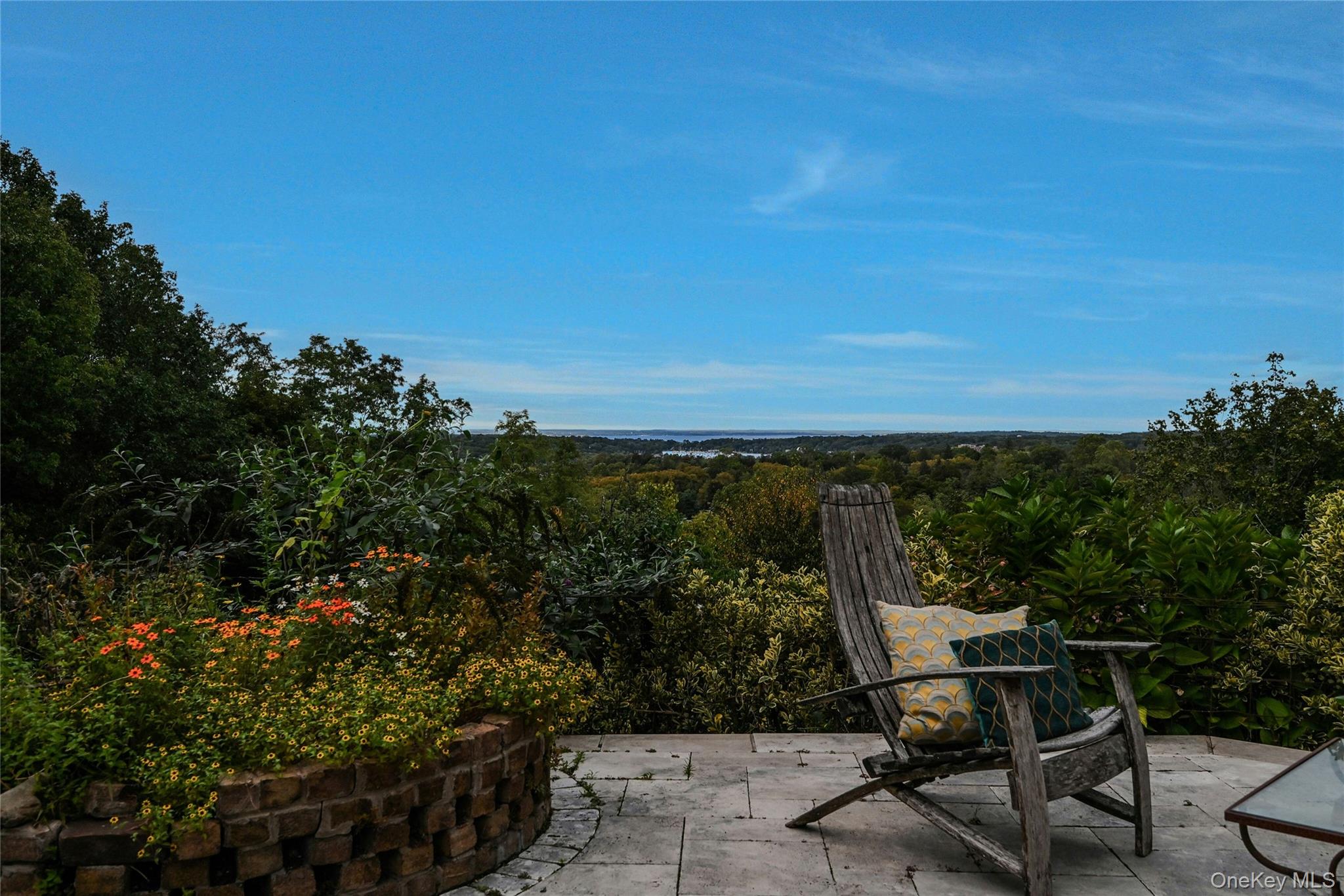 #13 photo, 35 Semon Road, Huntington , NY 11743