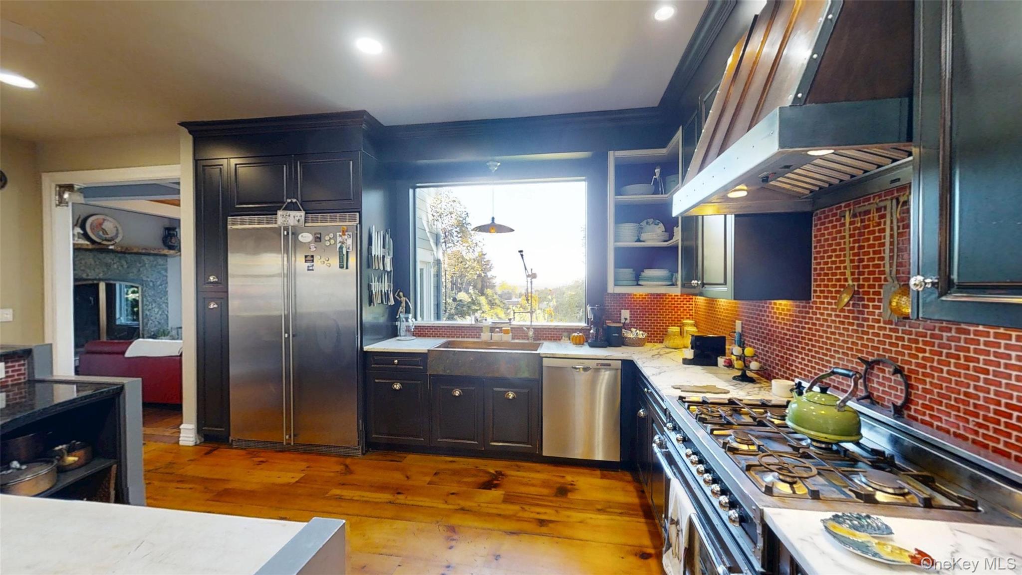 #4 photo, 35 Semon Road, Huntington , NY 11743