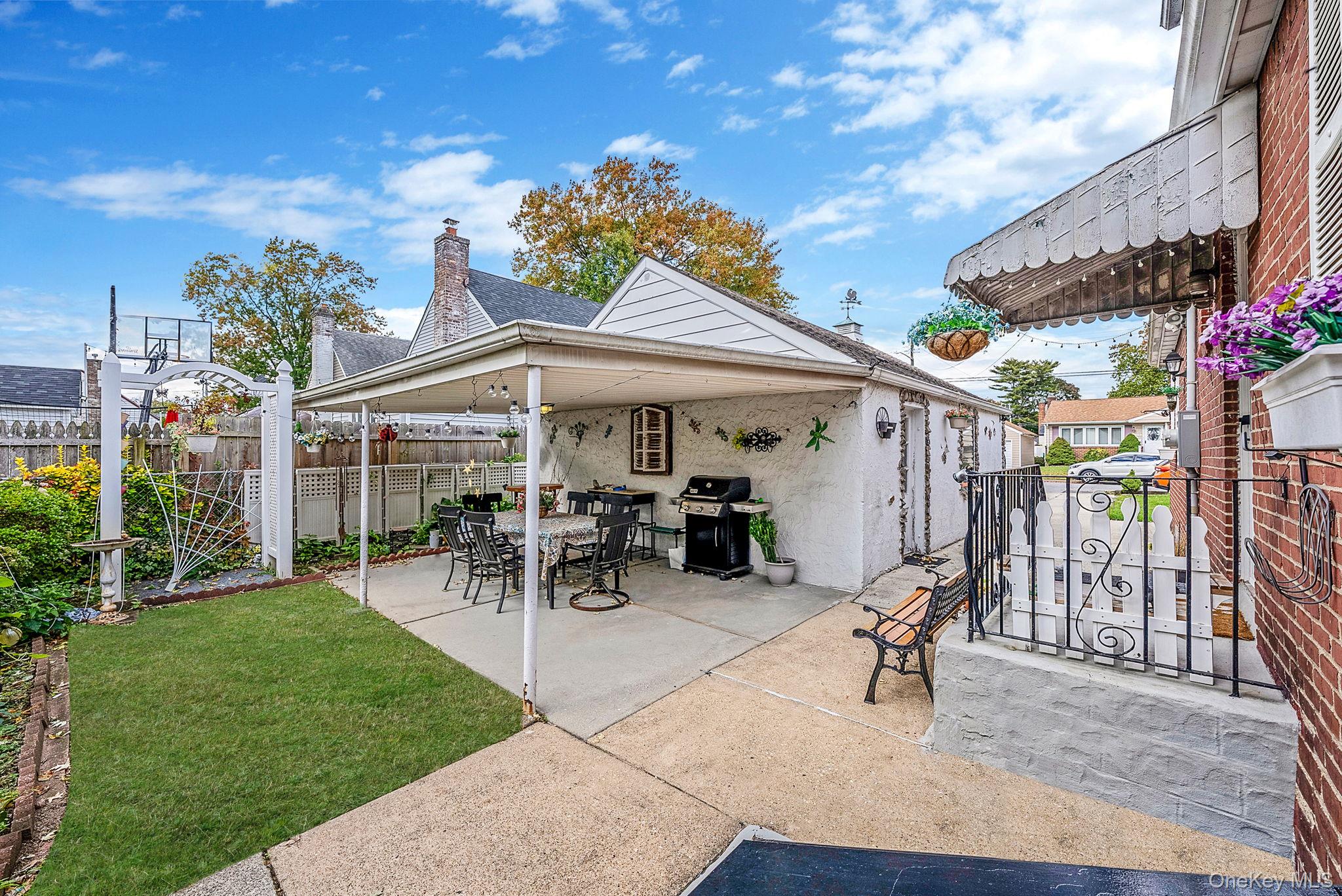 #11 photo, 163 Crest Avenue, Elmont , NY 11003