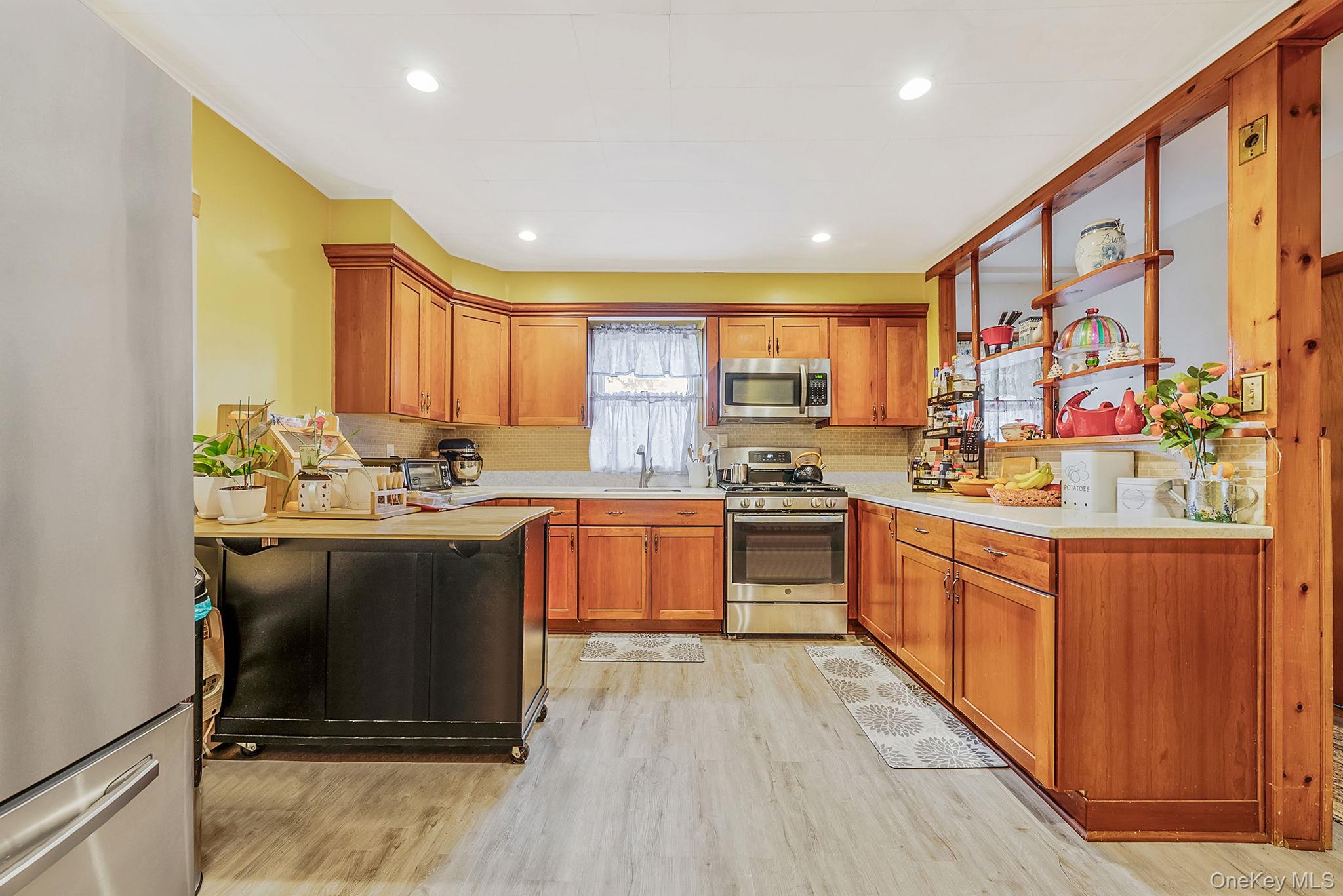 #3 photo, 163 Crest Avenue, Elmont , NY 11003