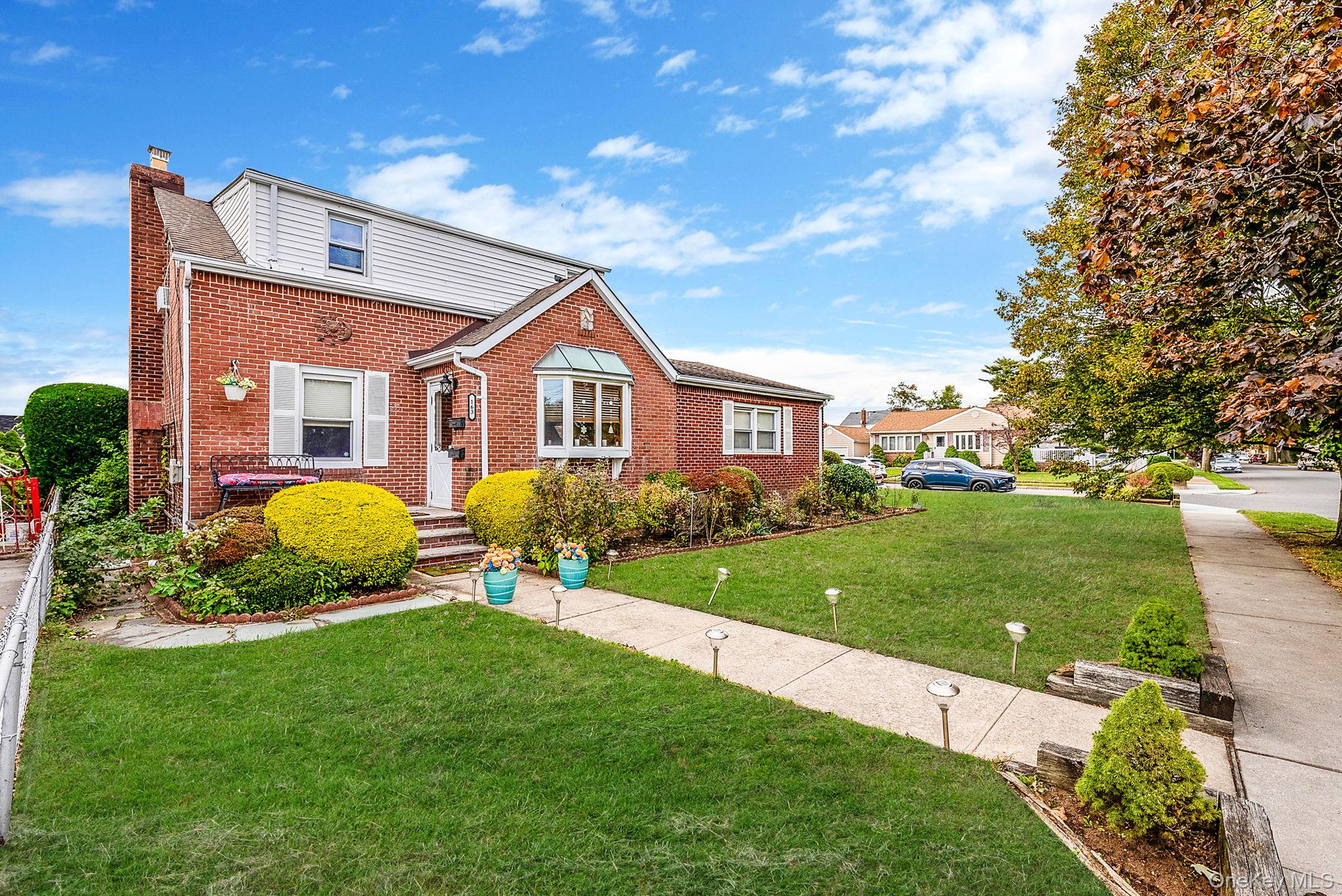 #5 photo, 163 Crest Avenue, Elmont , NY 11003