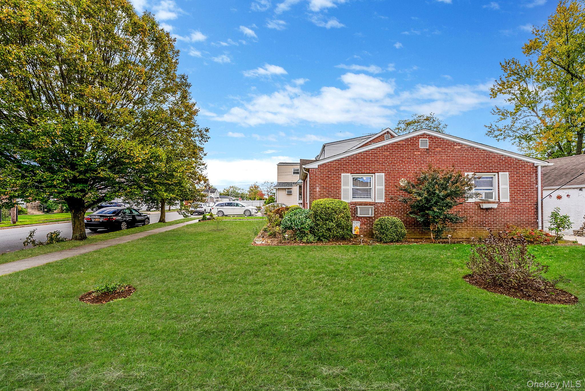 #7 photo, 163 Crest Avenue, Elmont , NY 11003