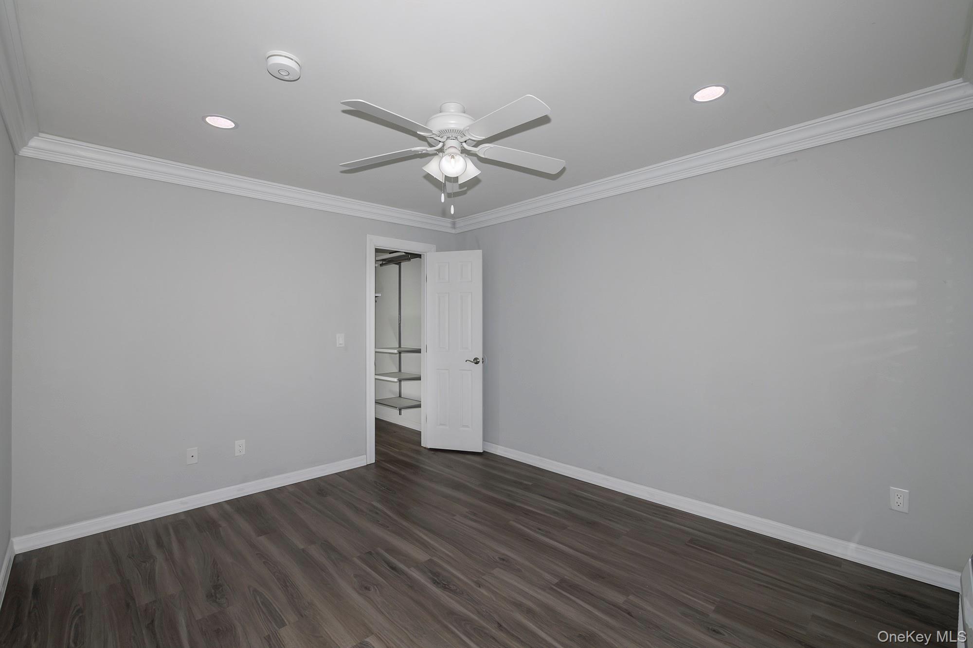 #10 photo, 233 Cassa Loop, サフォーク郡 Holtsville , NY 11742