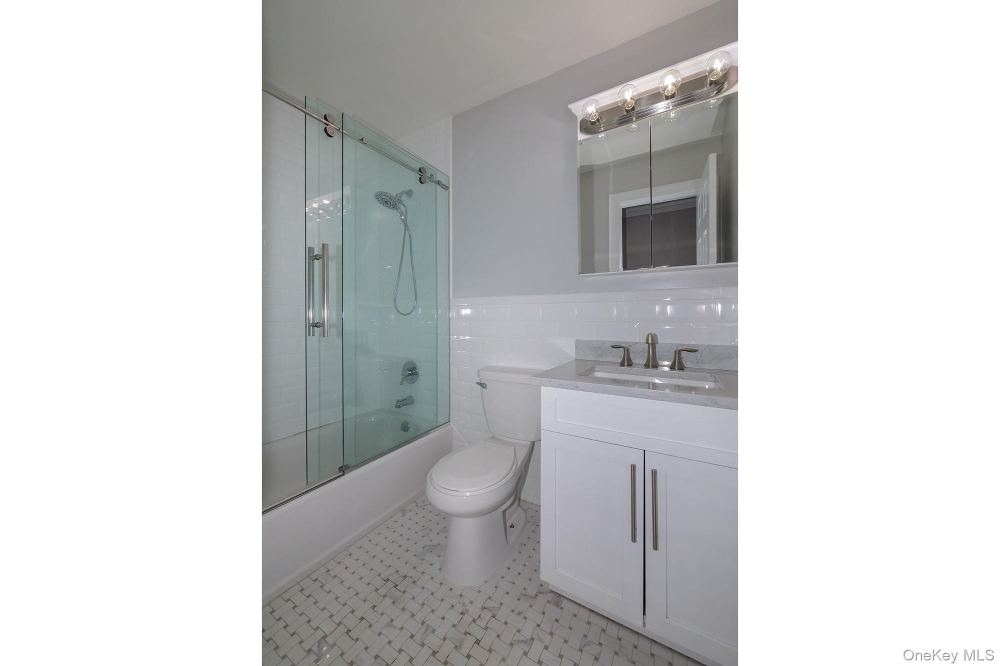 #14 photo, 233 Cassa Loop, サフォーク郡 Holtsville , NY 11742