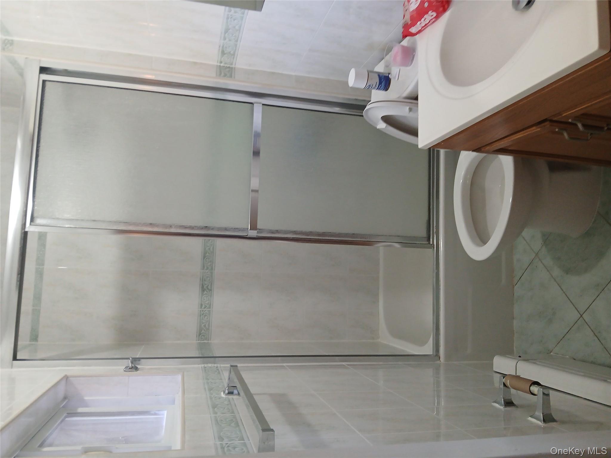 #3 photo, 95 13 42 Avenue, クイーンズ区 Elmhurst , NY 11373