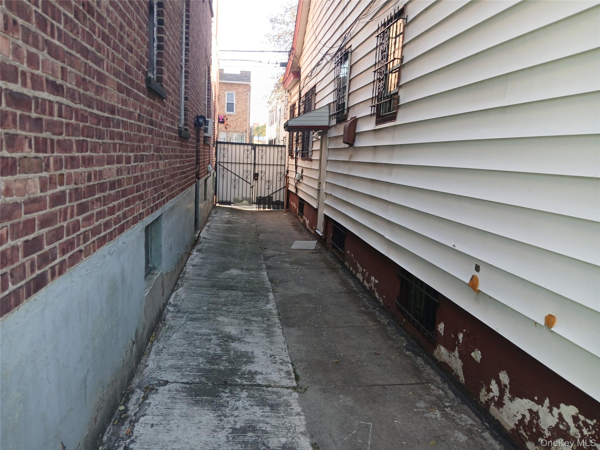 #4 photo, 95 13 42 Avenue, クイーンズ区 Elmhurst , NY 11373