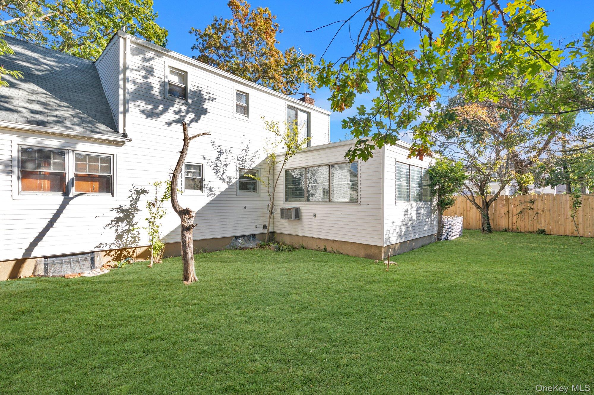 #19 photo, 350 Paul Place, West Hempstead , NY 11552