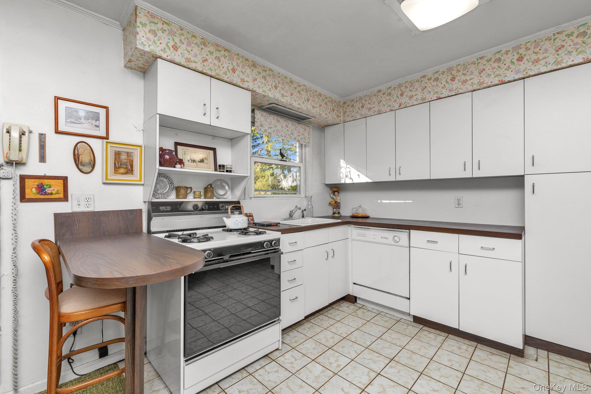 #7 photo, 350 Paul Place, West Hempstead , NY 11552