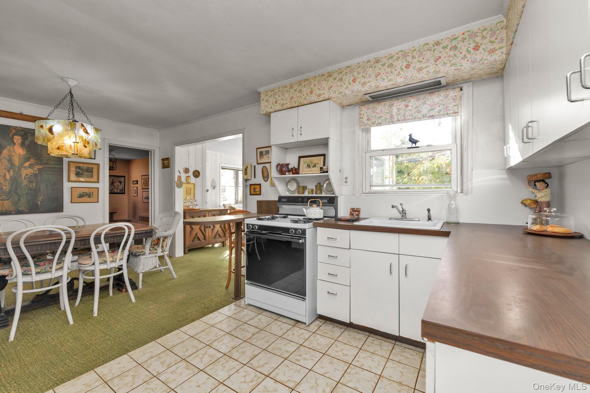 #8 photo, 350 Paul Place, West Hempstead , NY 11552