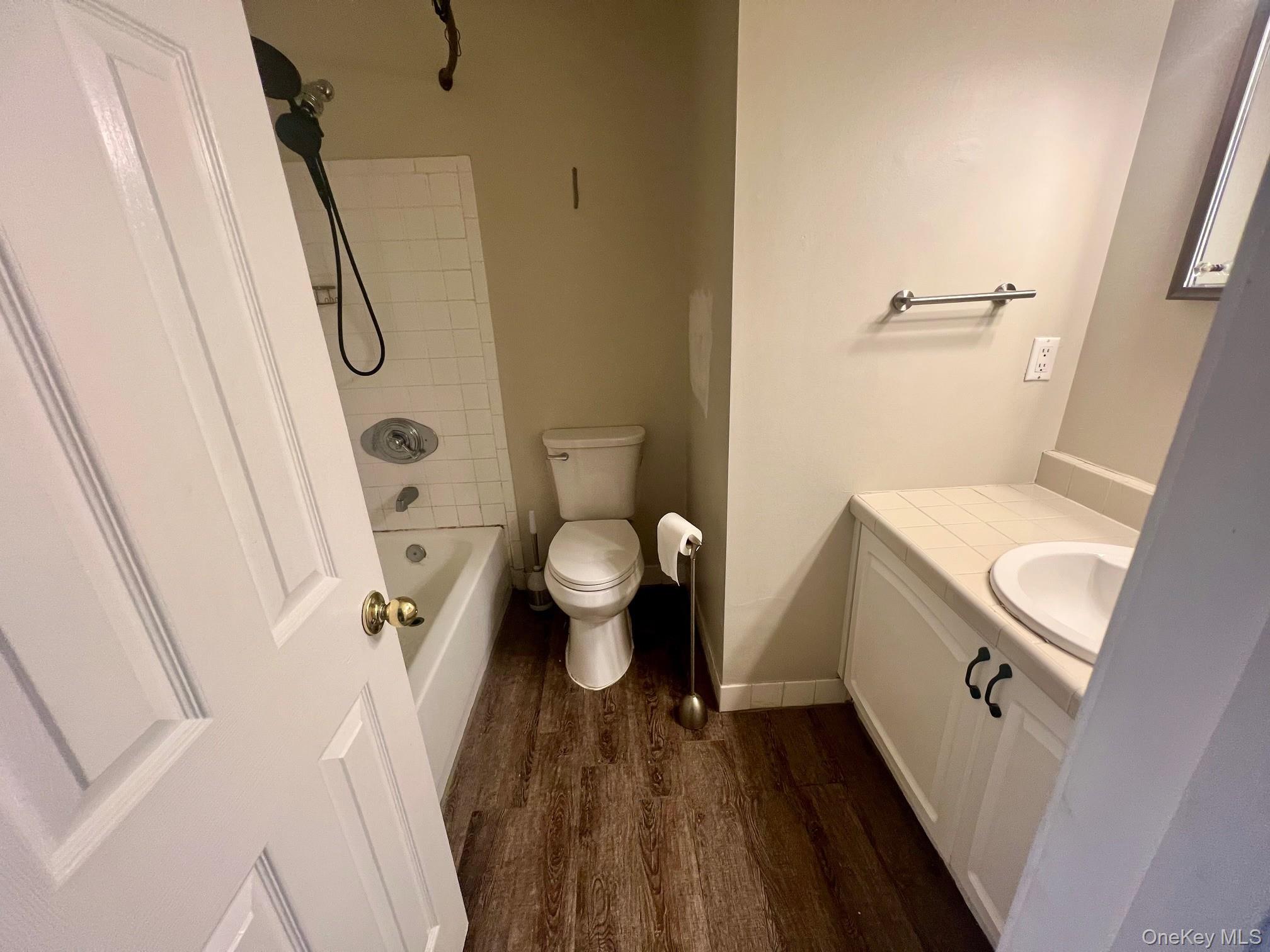 #10 photo, 28 Stratford Circle, ナッソー郡 Farmingdale , NY 11735