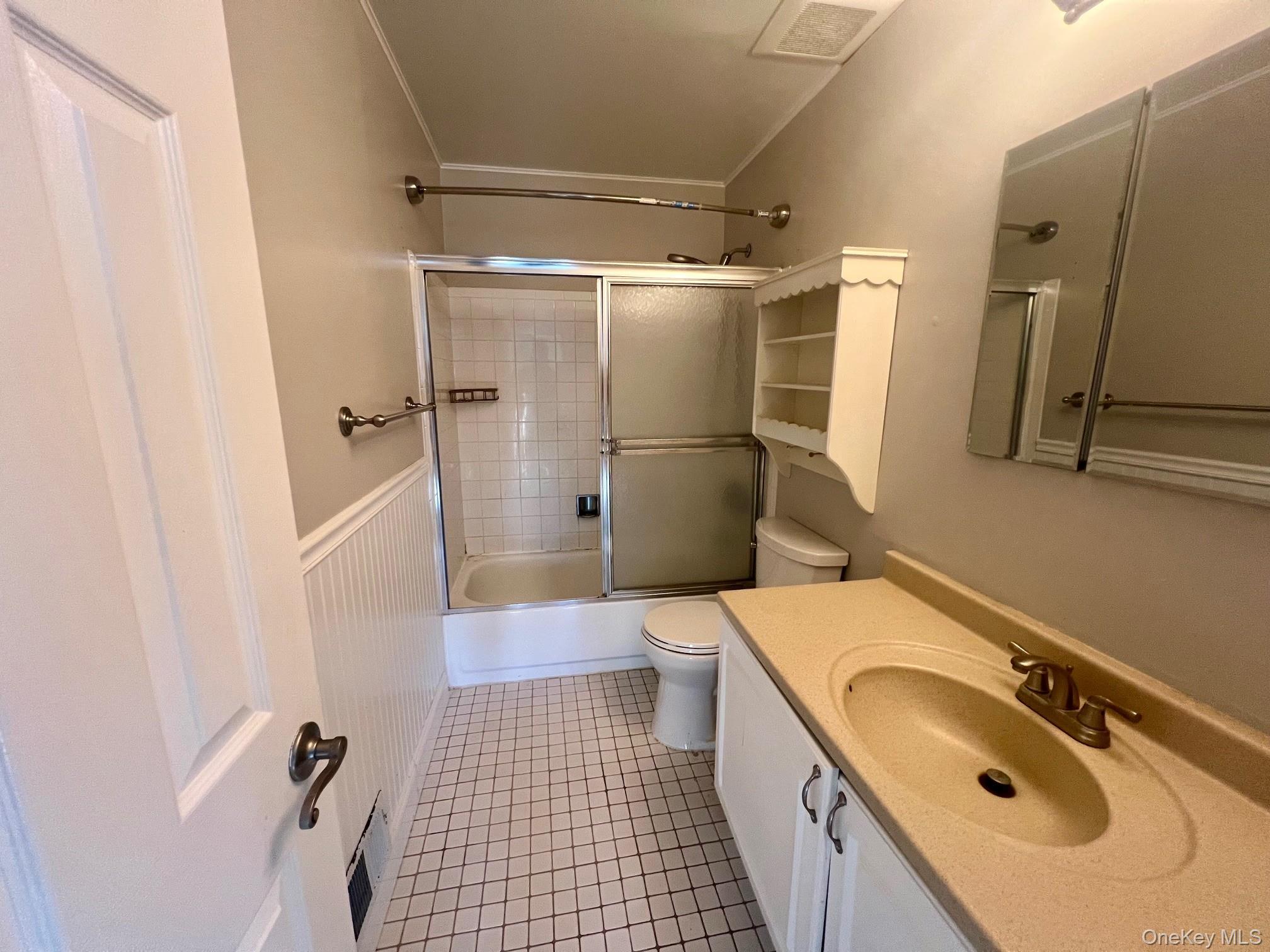 #14 photo, 28 Stratford Circle, ナッソー郡 Farmingdale , NY 11735