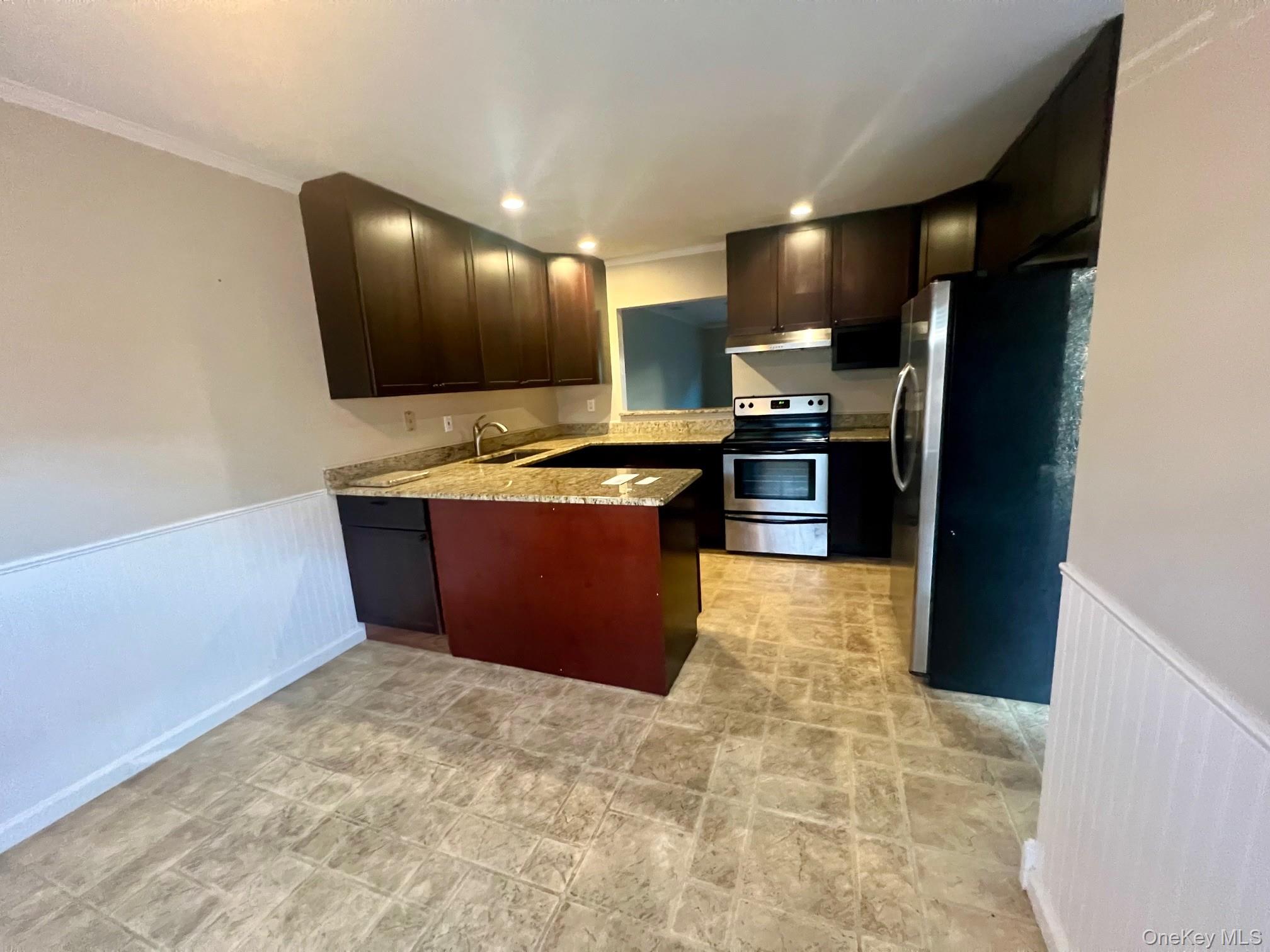 #2 photo, 28 Stratford Circle, ナッソー郡 Farmingdale , NY 11735