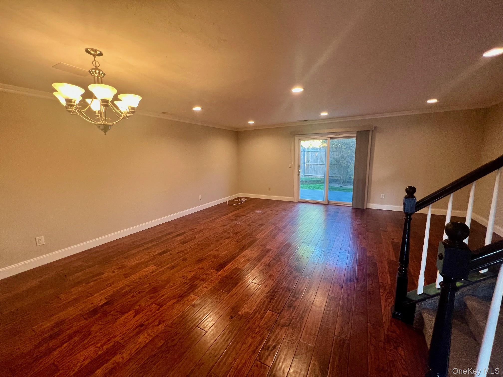 #4 photo, 28 Stratford Circle, ナッソー郡 Farmingdale , NY 11735