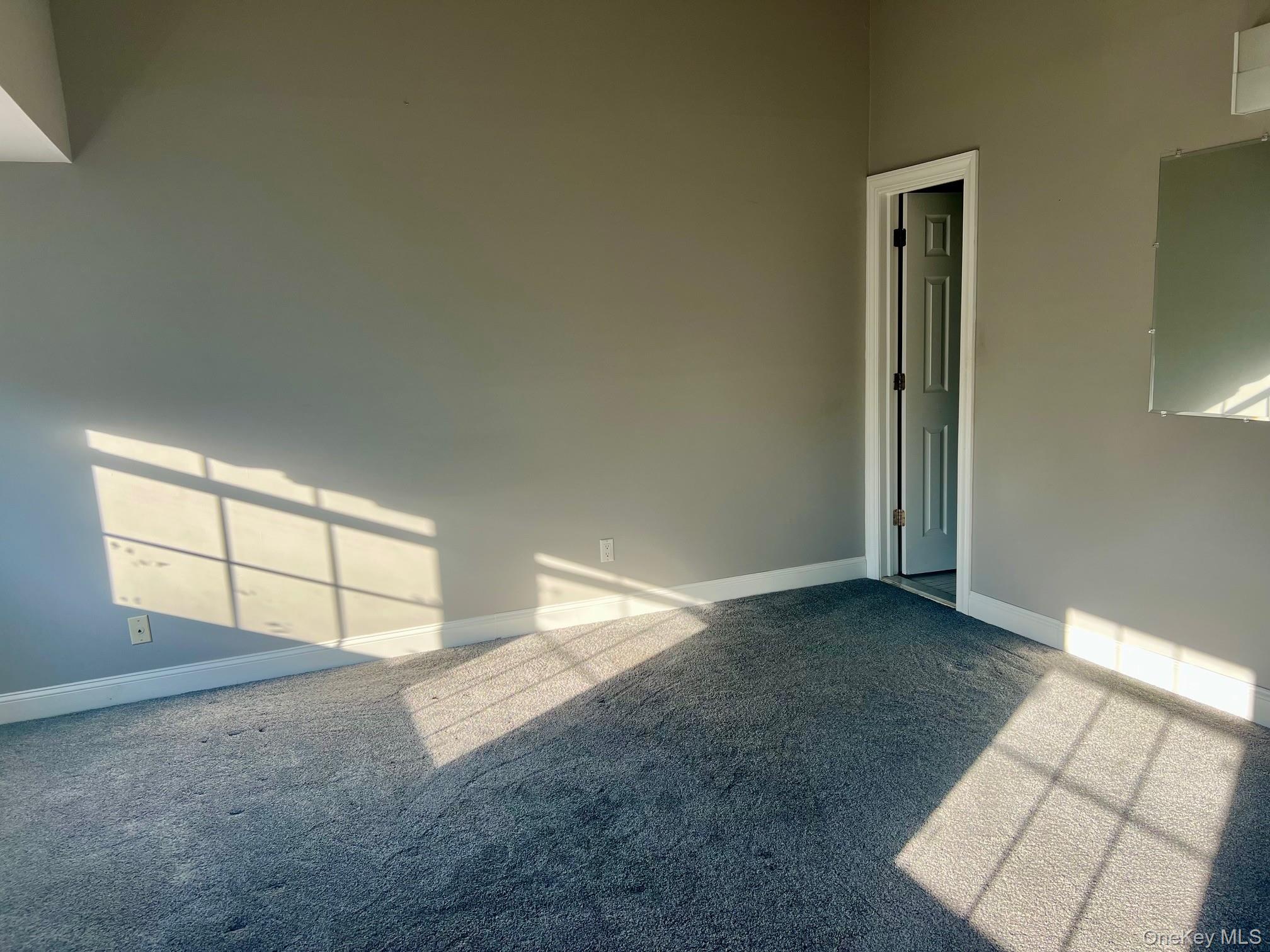 #7 photo, 28 Stratford Circle, ナッソー郡 Farmingdale , NY 11735