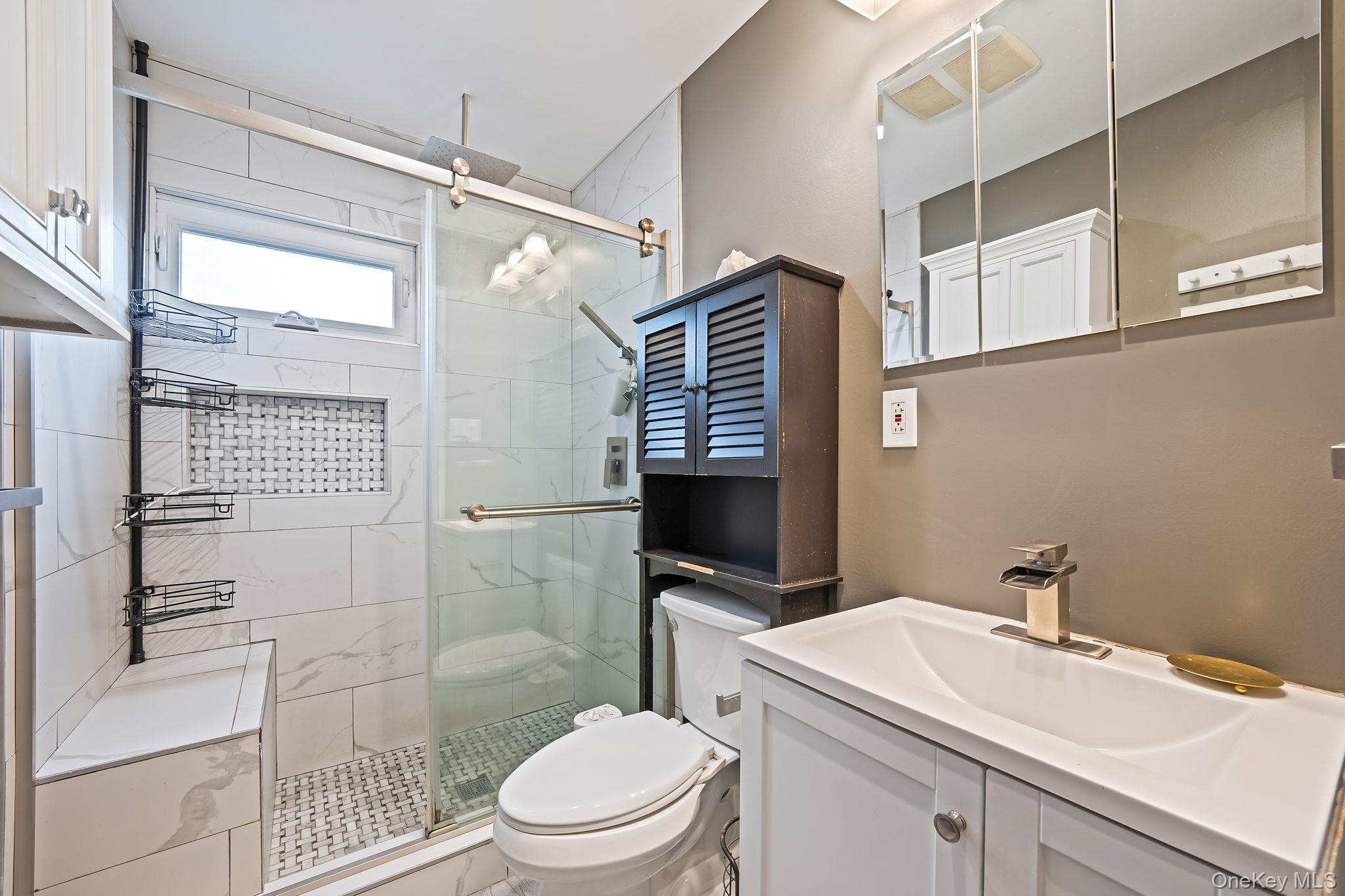 #10 photo, 89 Tanners Lane, ナッソー郡 Levittown , NY 11756