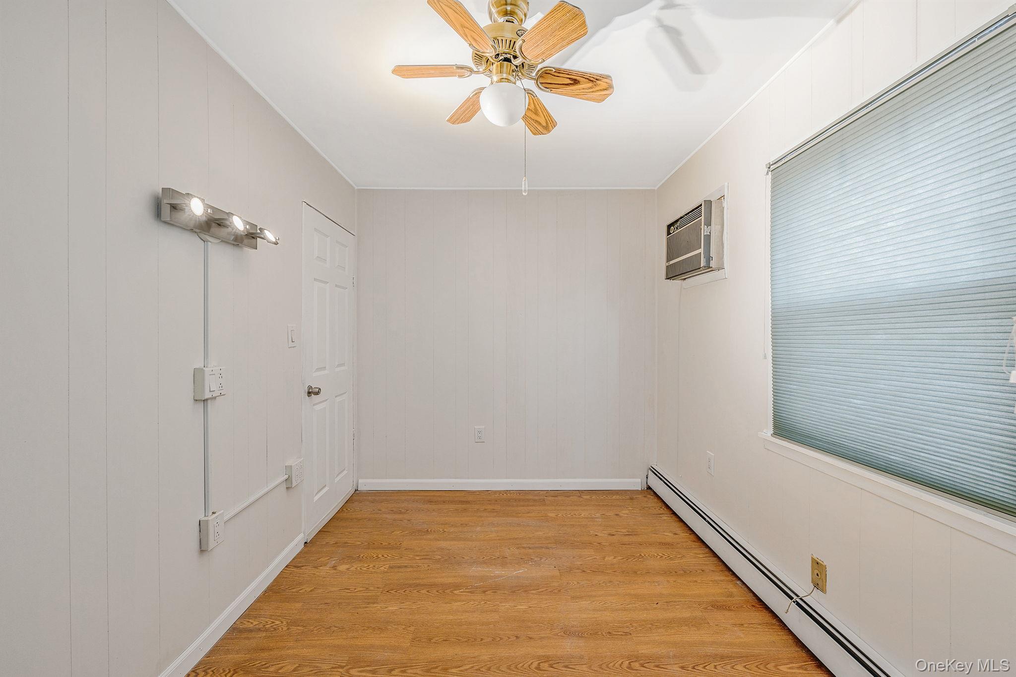 #13 photo, 89 Tanners Lane, ナッソー郡 Levittown , NY 11756