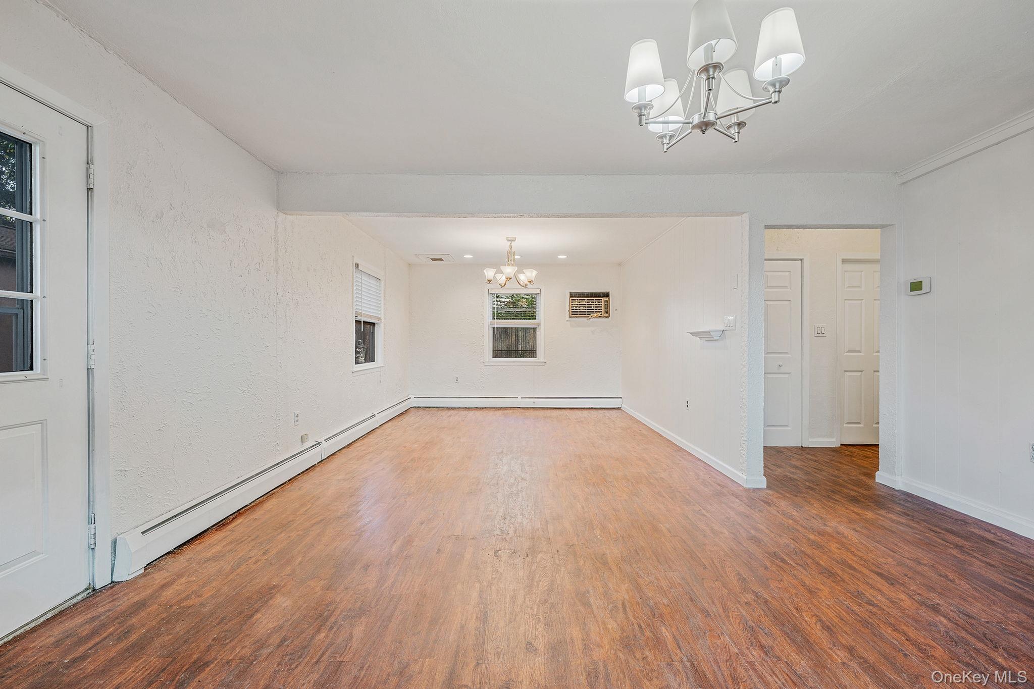 #4 photo, 89 Tanners Lane, ナッソー郡 Levittown , NY 11756