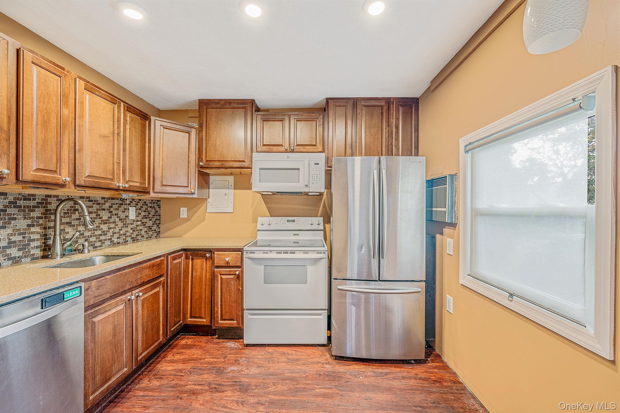 #7 photo, 89 Tanners Lane, ナッソー郡 Levittown , NY 11756