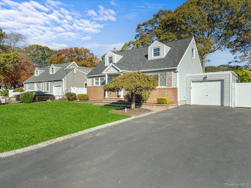 #3 photo, 79 Beecher Road, North Babylon , NY 11703