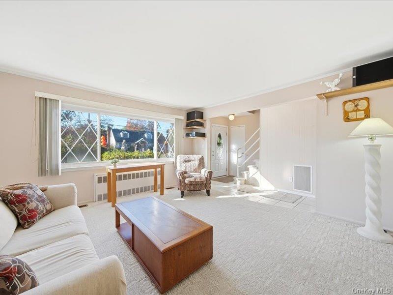 #7 photo, 79 Beecher Road, North Babylon , NY 11703