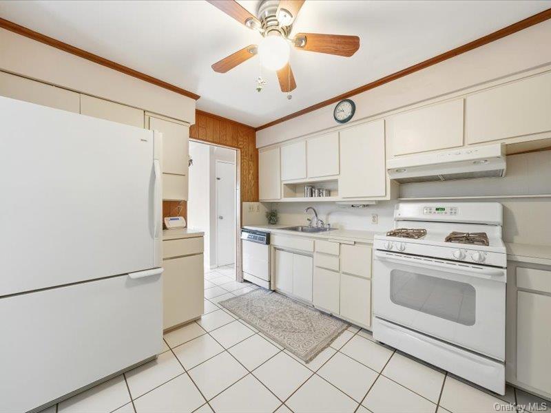 #8 photo, 79 Beecher Road, North Babylon , NY 11703