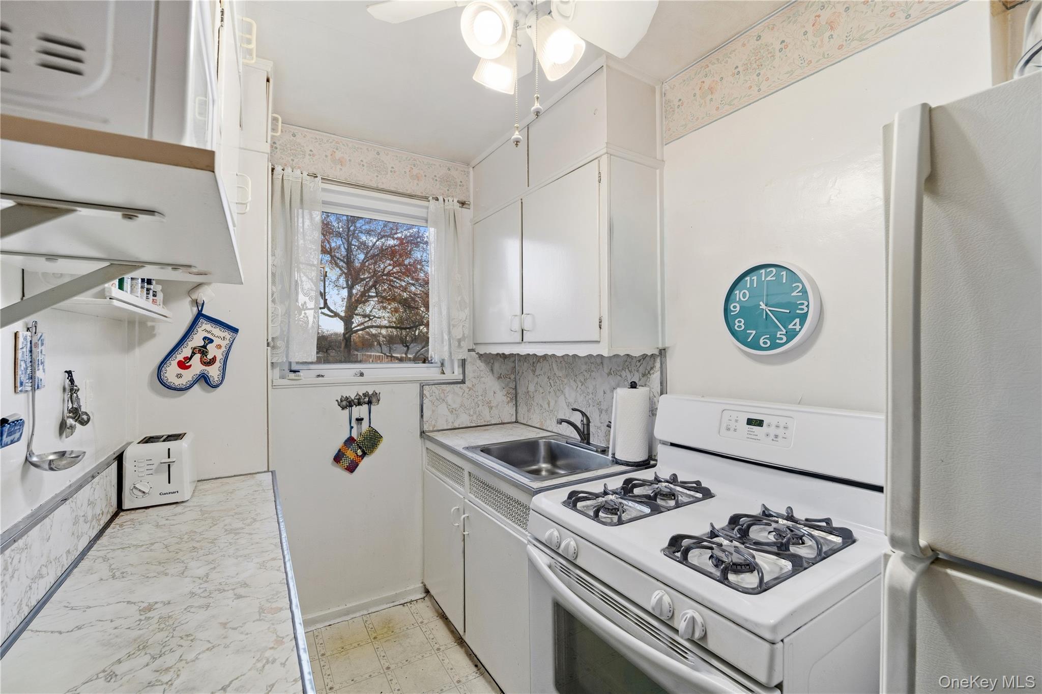 #18 photo, 220-47 73rd Avenue, Bayside , NY 11364