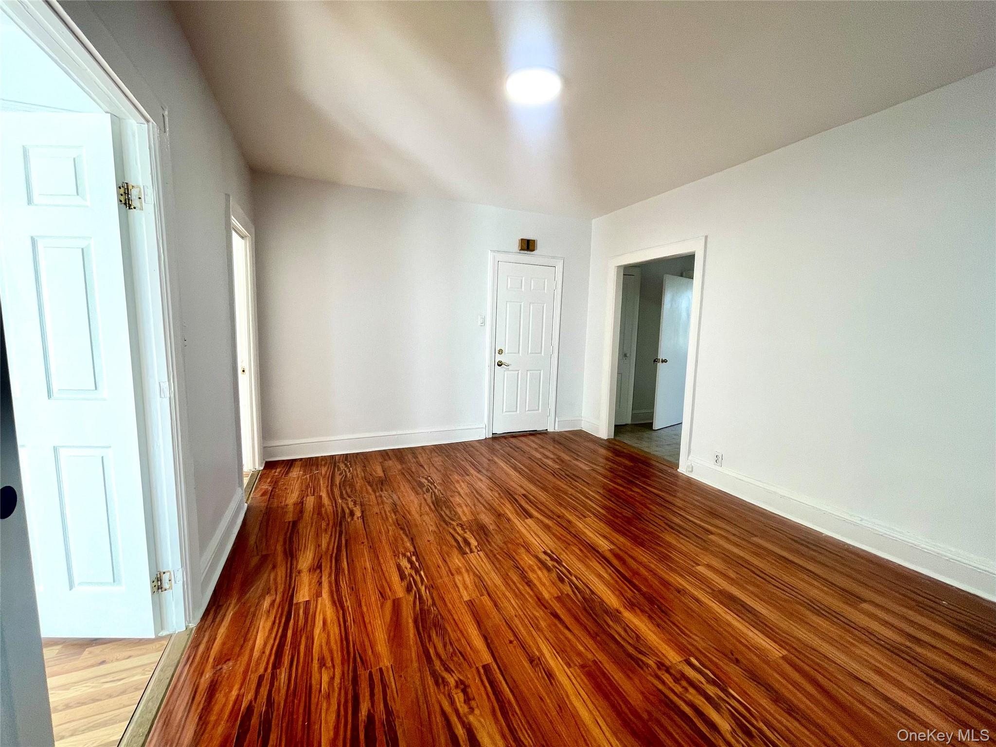 #2 photo, 5160 48th Street, クイーンズ区 Woodside , NY 11377