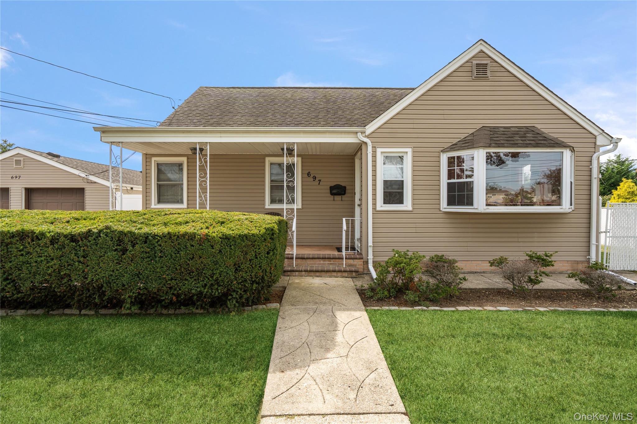 #1 photo, 697 N Fulton Avenue, Lindenhurst , NY 11757