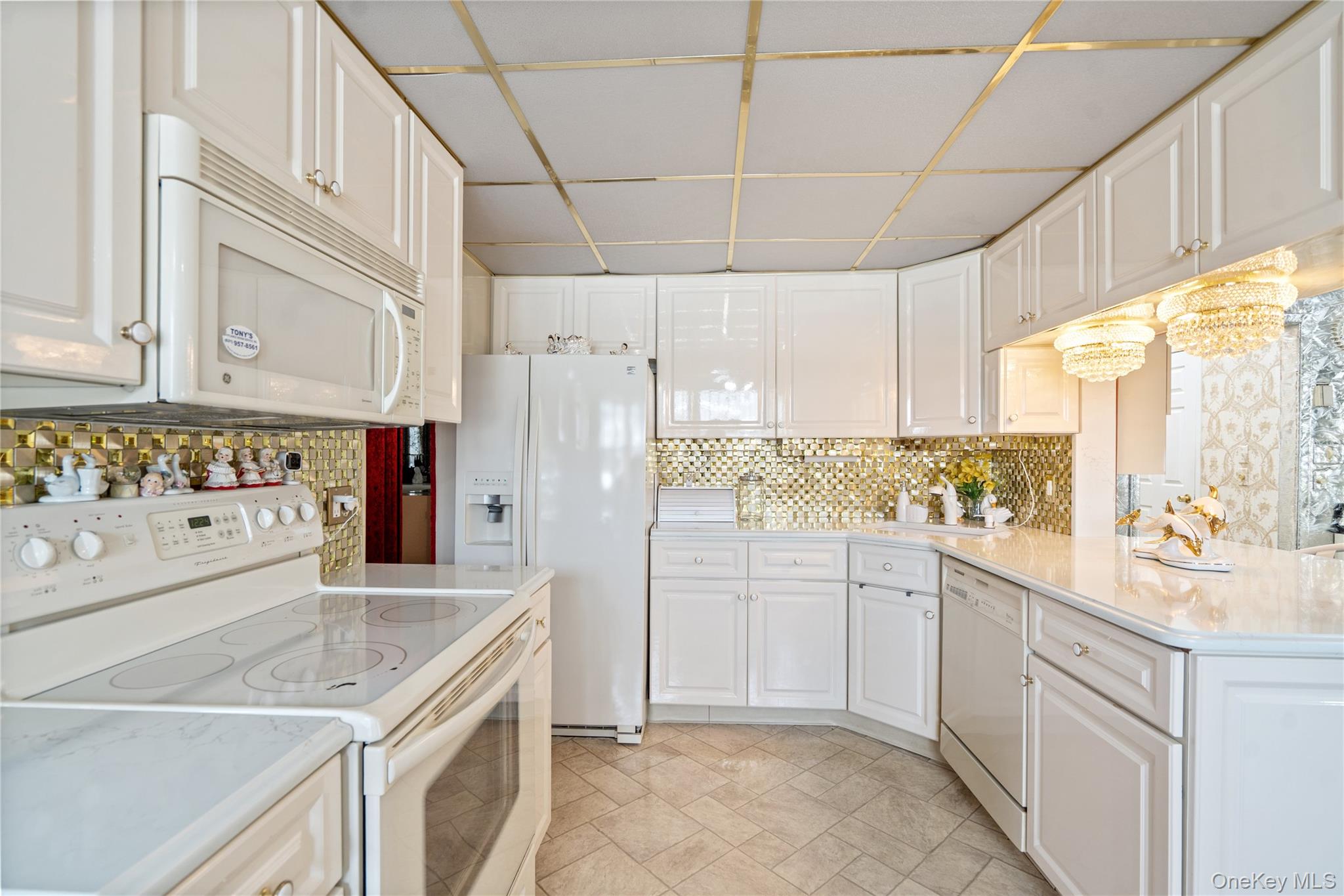 #13 photo, 697 N Fulton Avenue, Lindenhurst , NY 11757