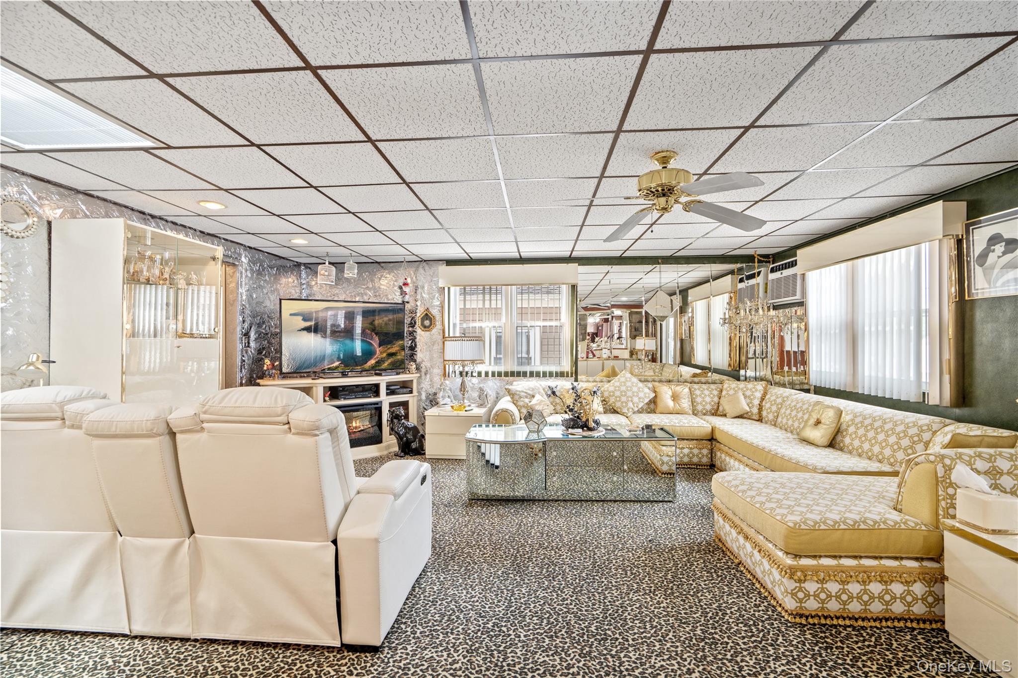 #17 photo, 697 N Fulton Avenue, Lindenhurst , NY 11757