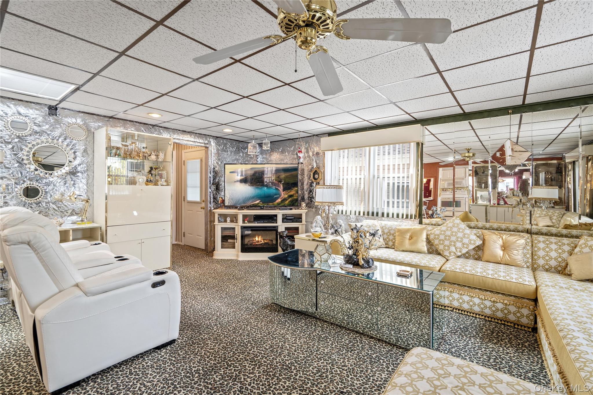 #18 photo, 697 N Fulton Avenue, Lindenhurst , NY 11757