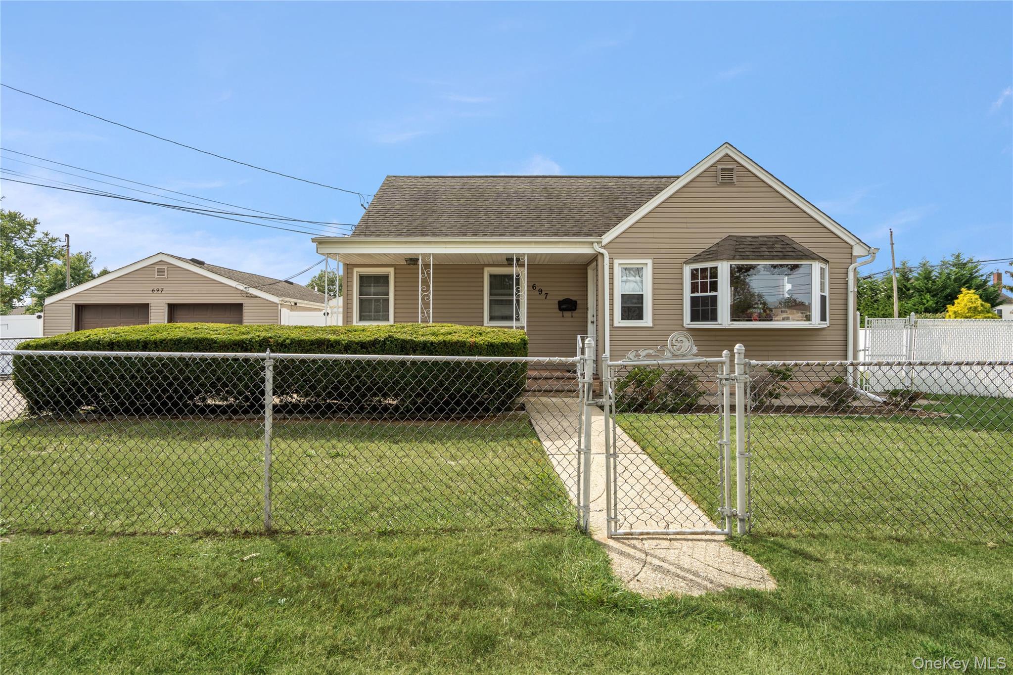 #2 photo, 697 N Fulton Avenue, Lindenhurst , NY 11757