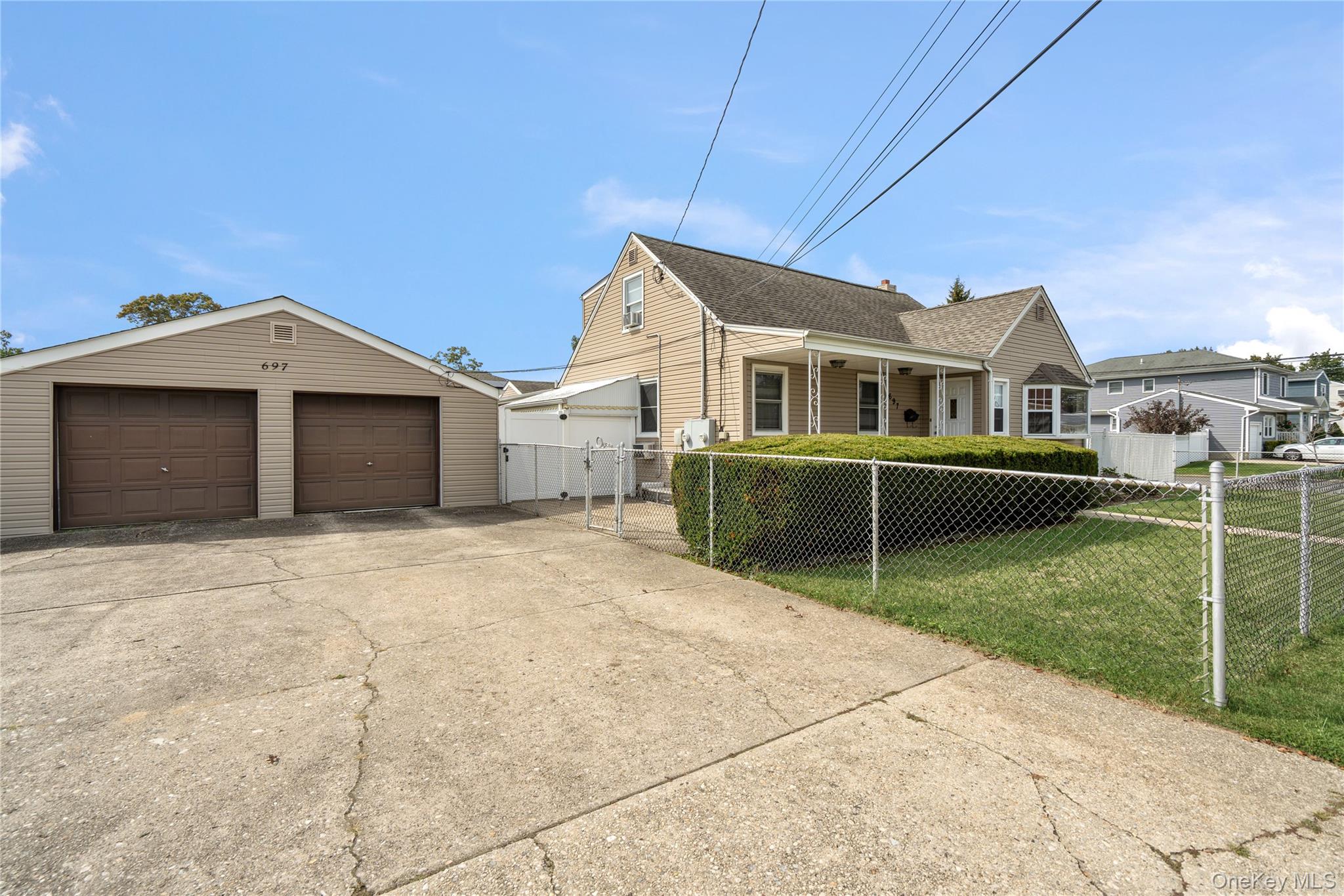 #3 photo, 697 N Fulton Avenue, Lindenhurst , NY 11757