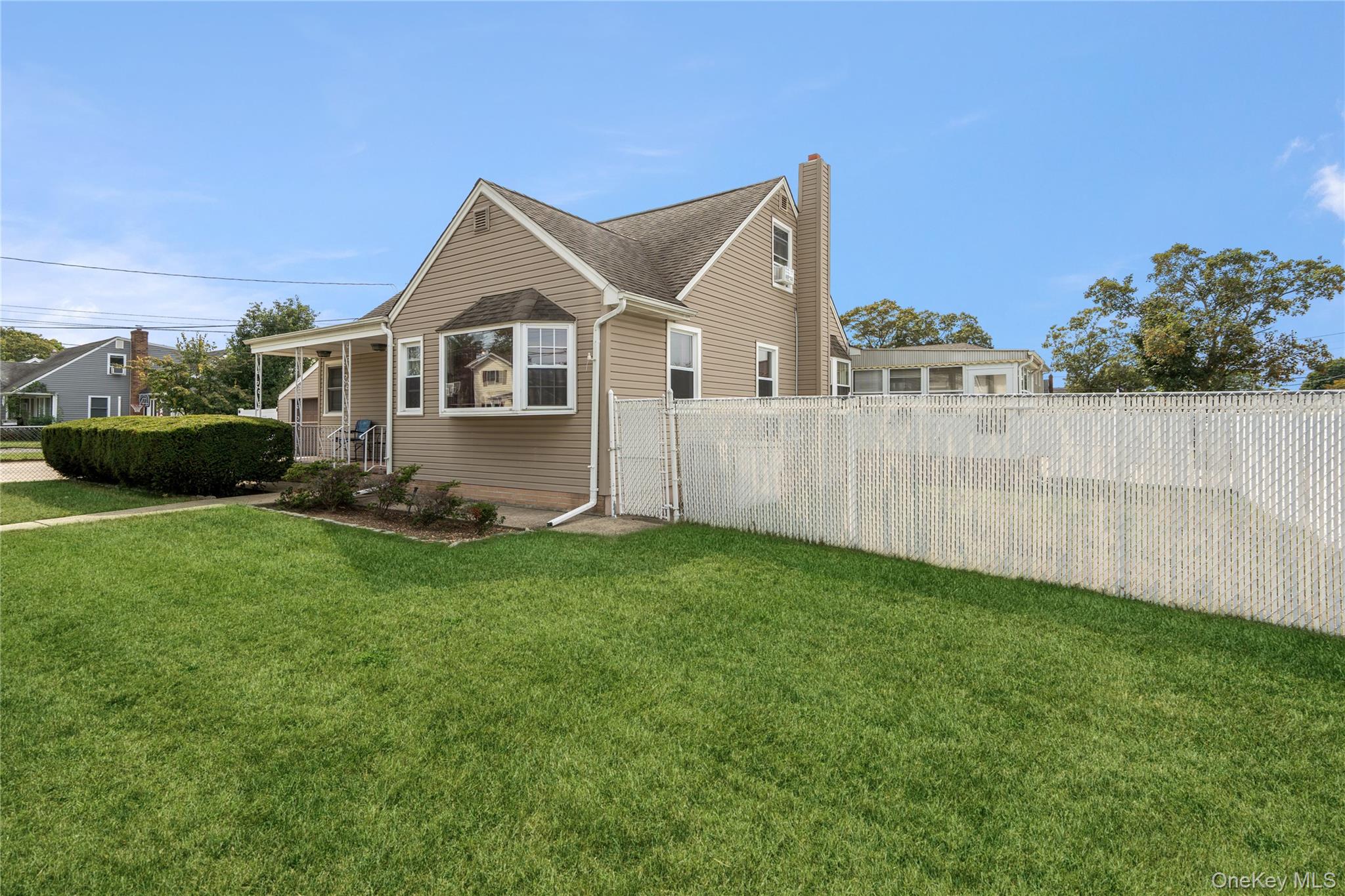 #5 photo, 697 N Fulton Avenue, Lindenhurst , NY 11757