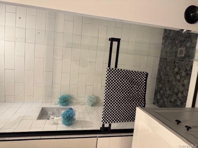 #17 photo, 679 E 241st Street, Bronx , NY 10470