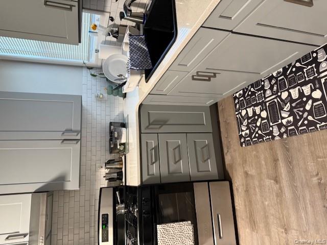 #3 photo, 679 E 241st Street, Bronx , NY 10470