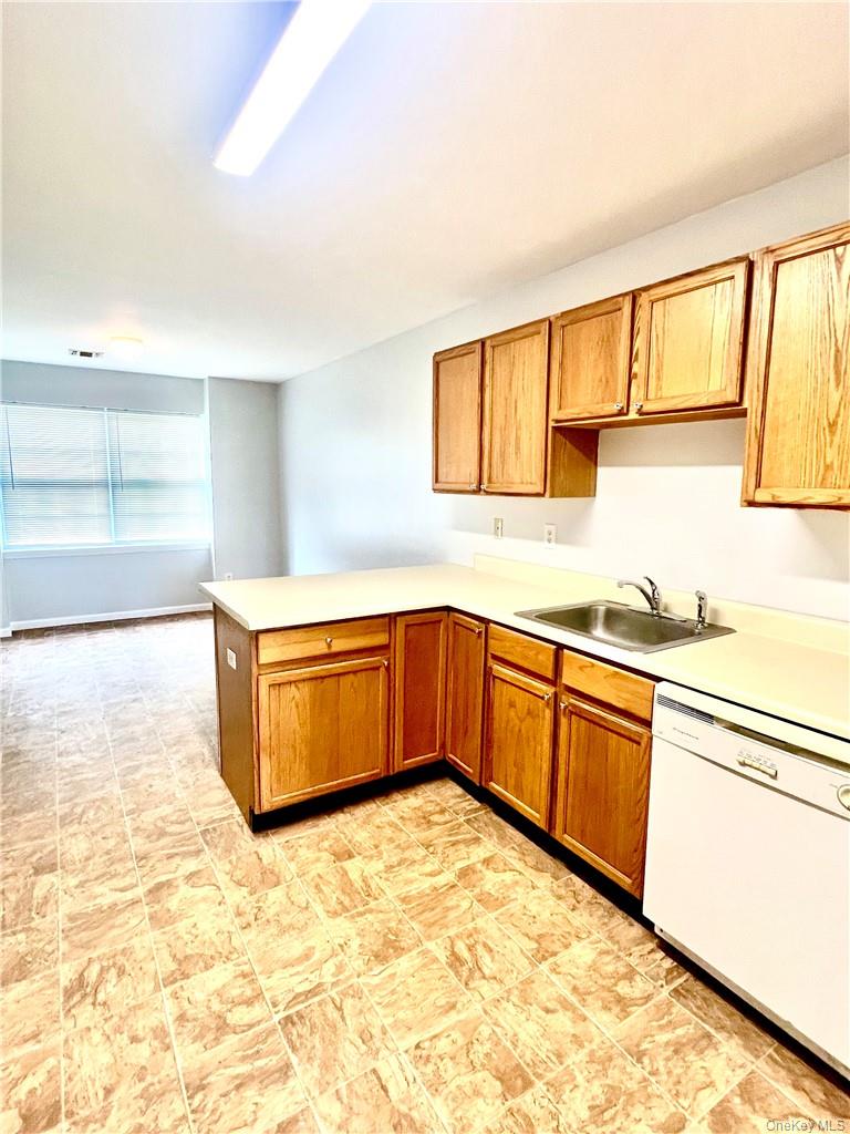 #4 photo, 51 Woodlake Drive, Middletown , NY 10940