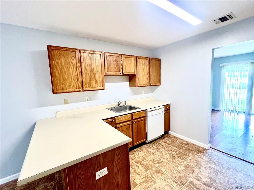 #7 photo, 51 Woodlake Drive, Middletown , NY 10940