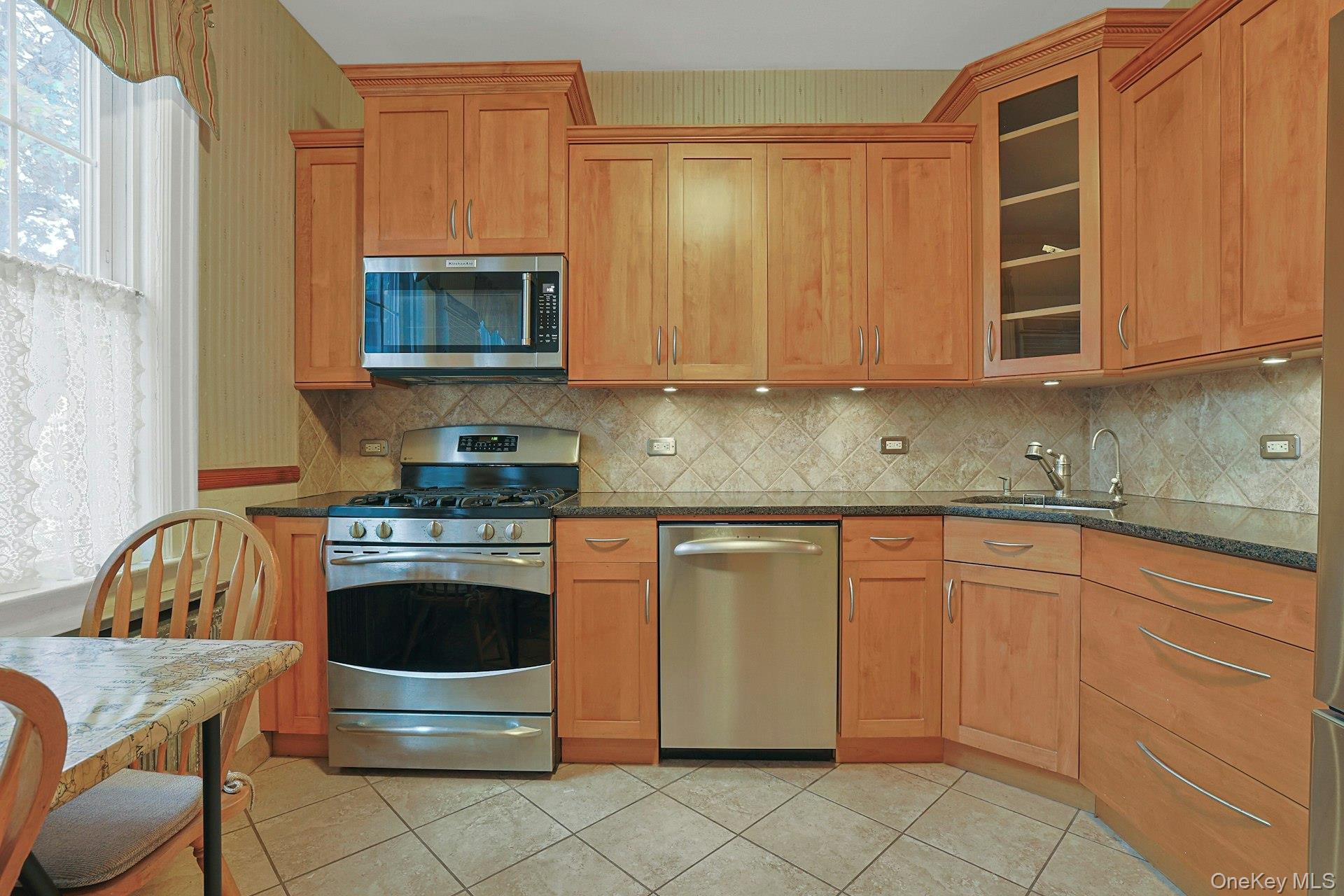 #10 photo, 317 E 242nd Street, برونكس Bronx , NY 10470