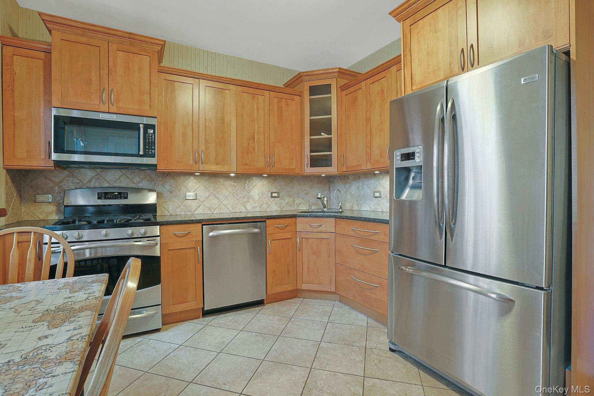 #11 photo, 317 E 242nd Street, برونكس Bronx , NY 10470