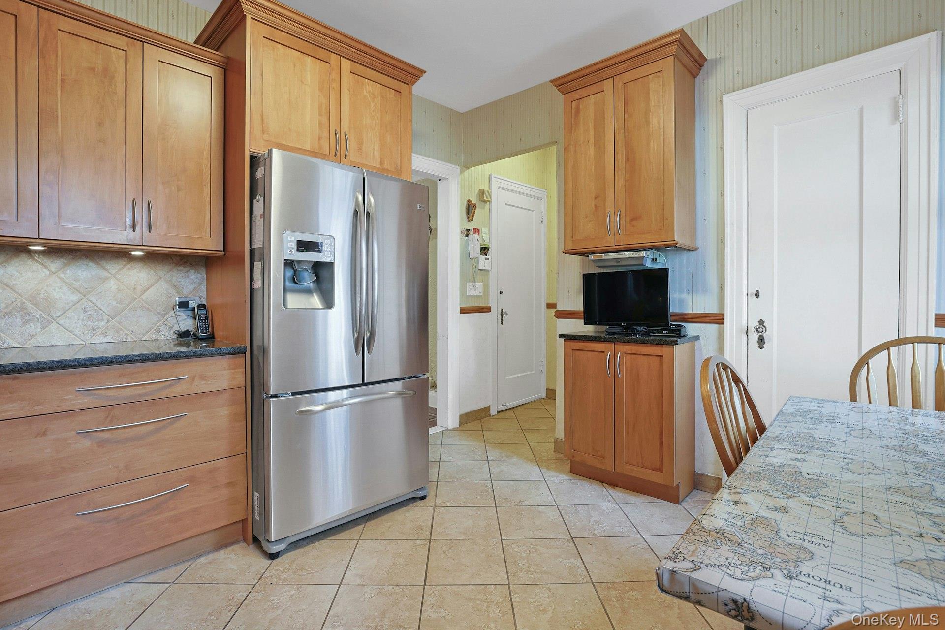 #12 photo, 317 E 242nd Street, برونكس Bronx , NY 10470