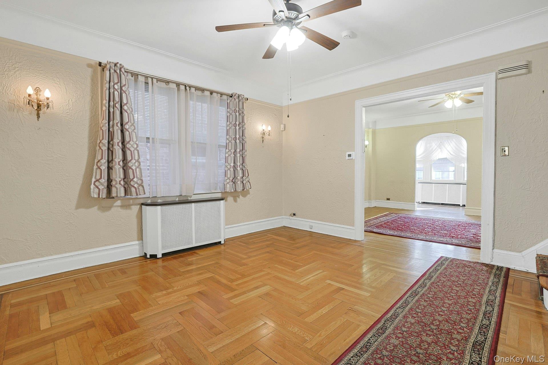 #14 photo, 317 E 242nd Street, برونكس Bronx , NY 10470