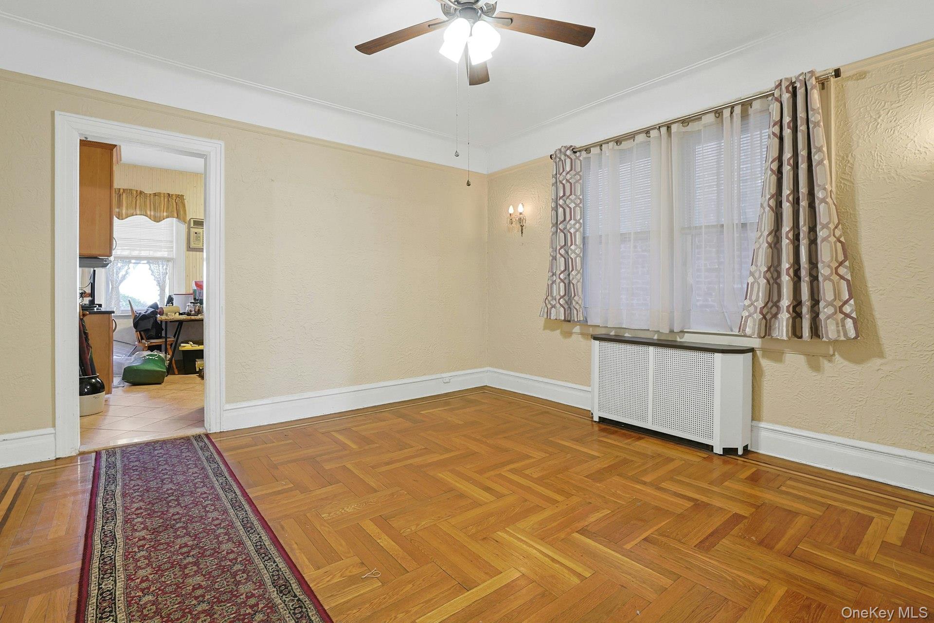 #15 photo, 317 E 242nd Street, برونكس Bronx , NY 10470