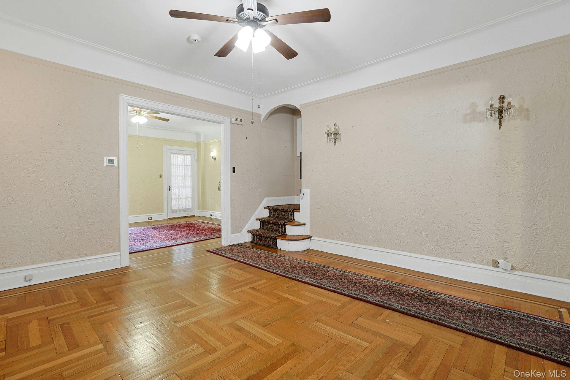 #16 photo, 317 E 242nd Street, برونكس Bronx , NY 10470