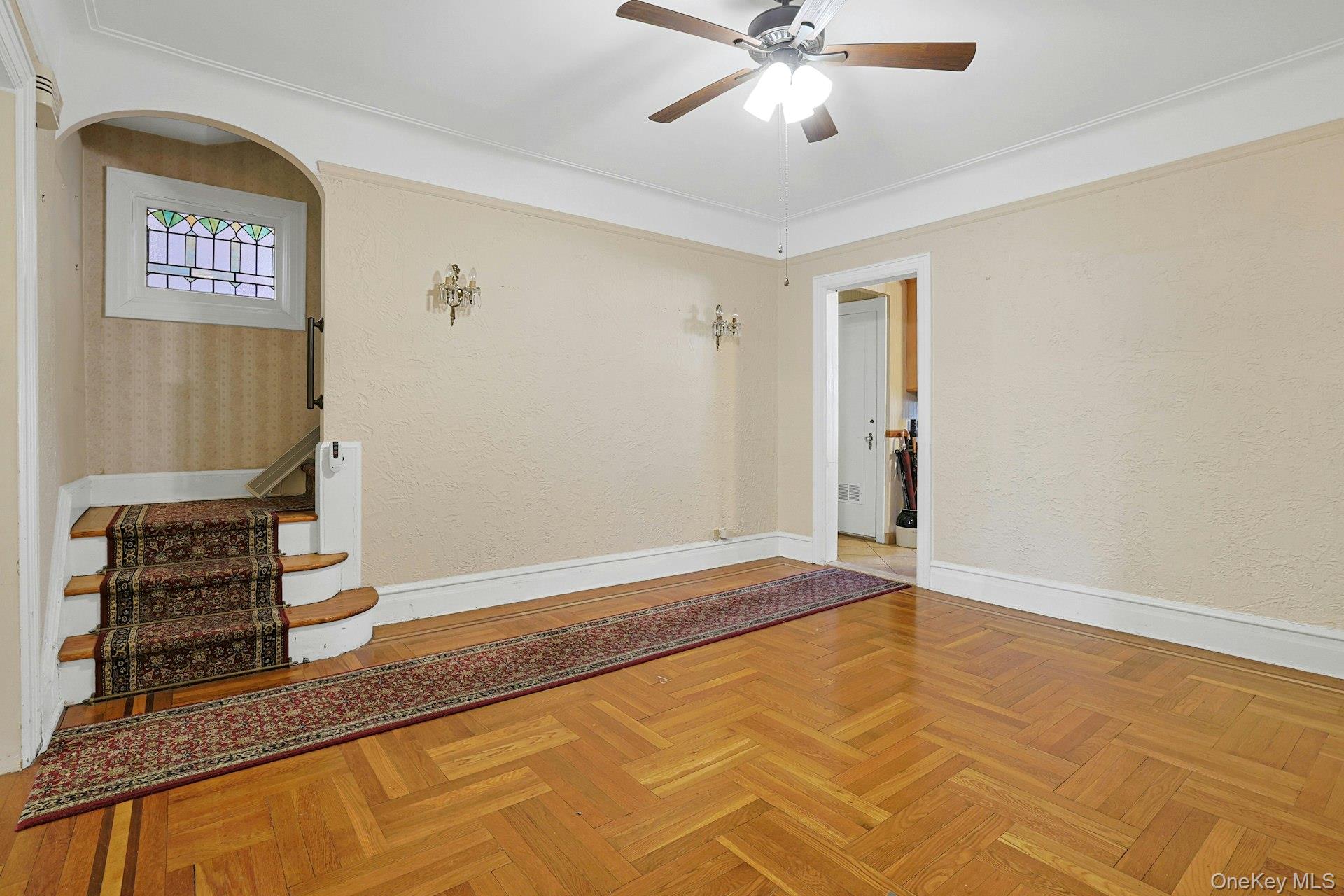 #17 photo, 317 E 242nd Street, برونكس Bronx , NY 10470