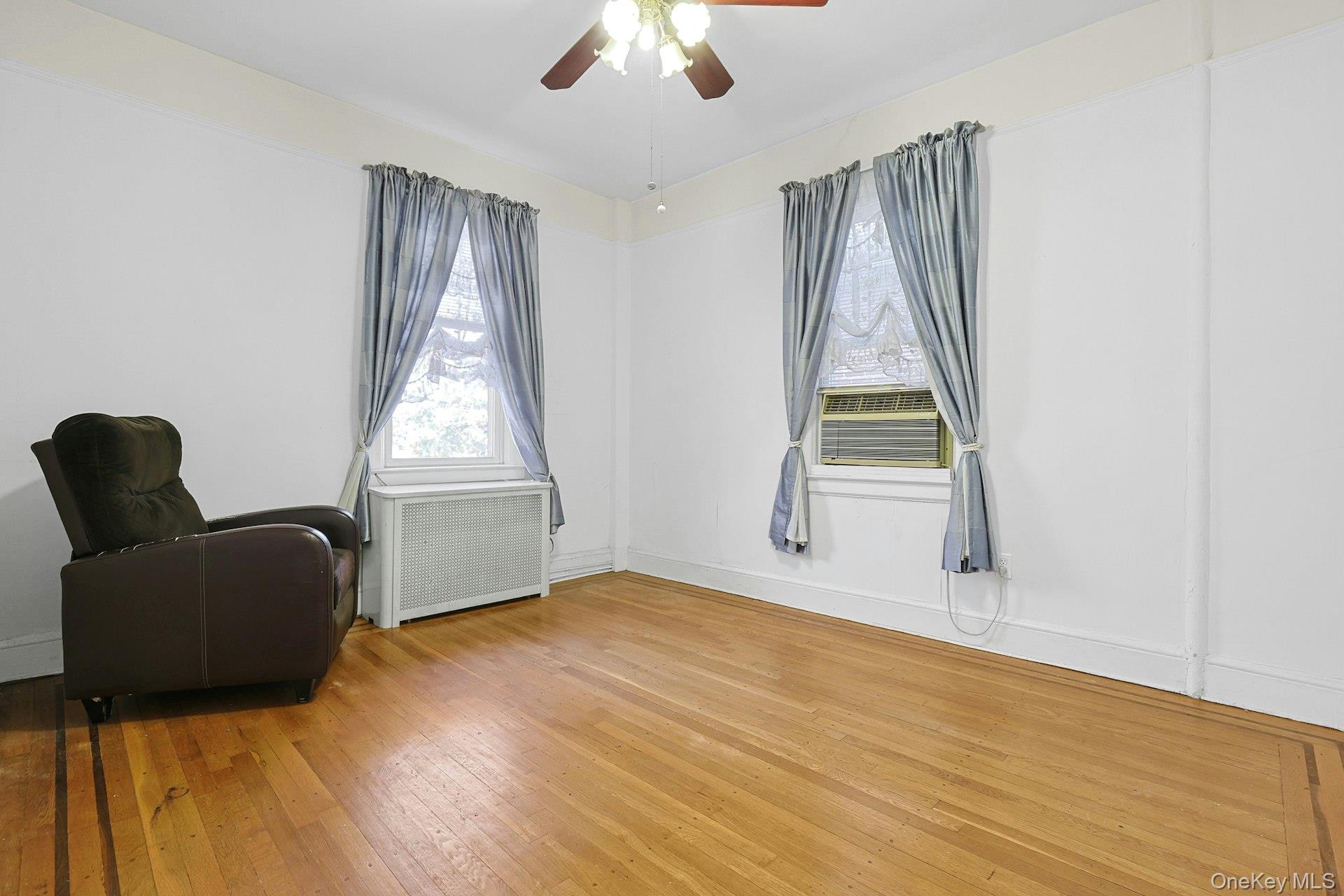 #18 photo, 317 E 242nd Street, برونكس Bronx , NY 10470