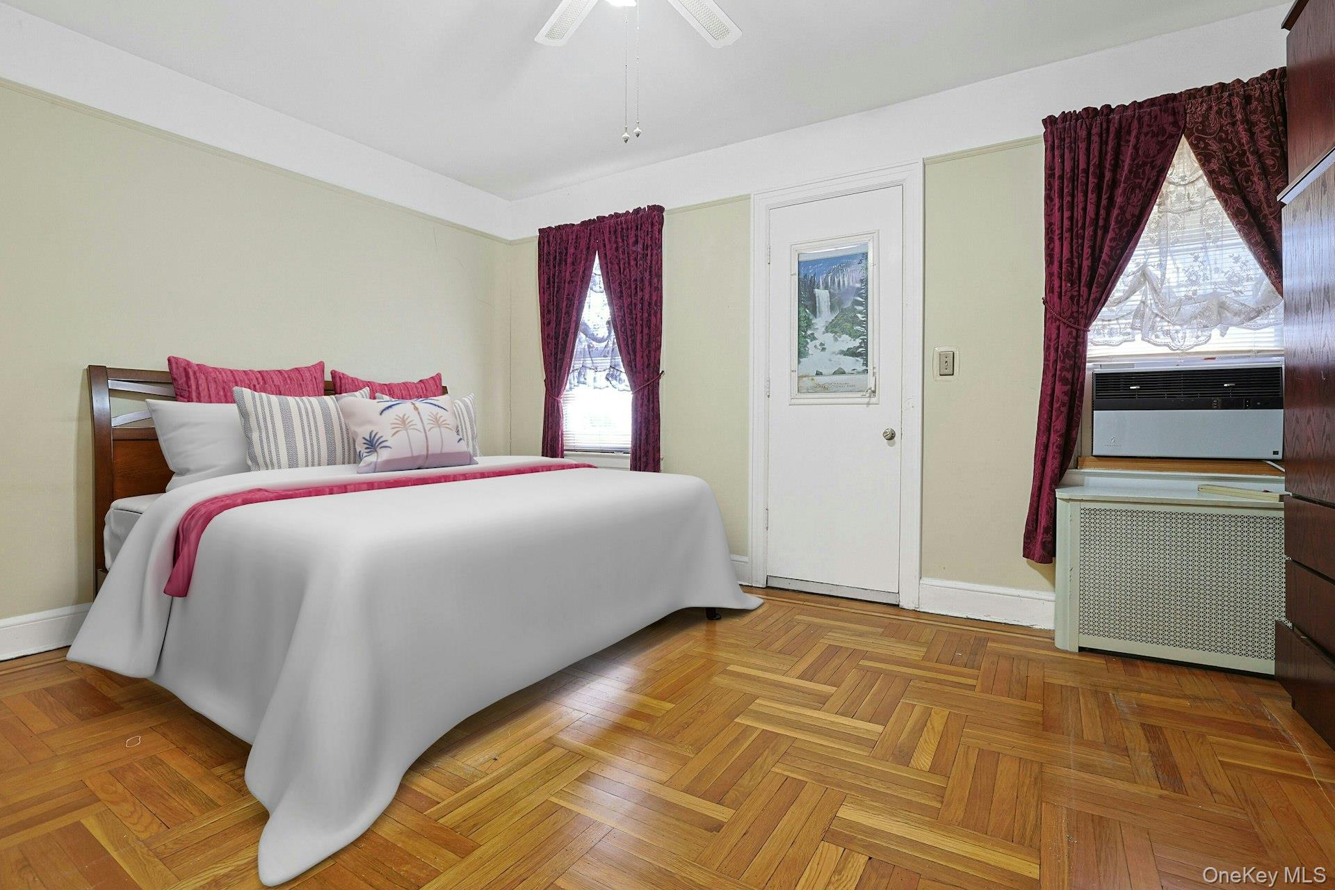 #20 photo, 317 E 242nd Street, برونكس Bronx , NY 10470